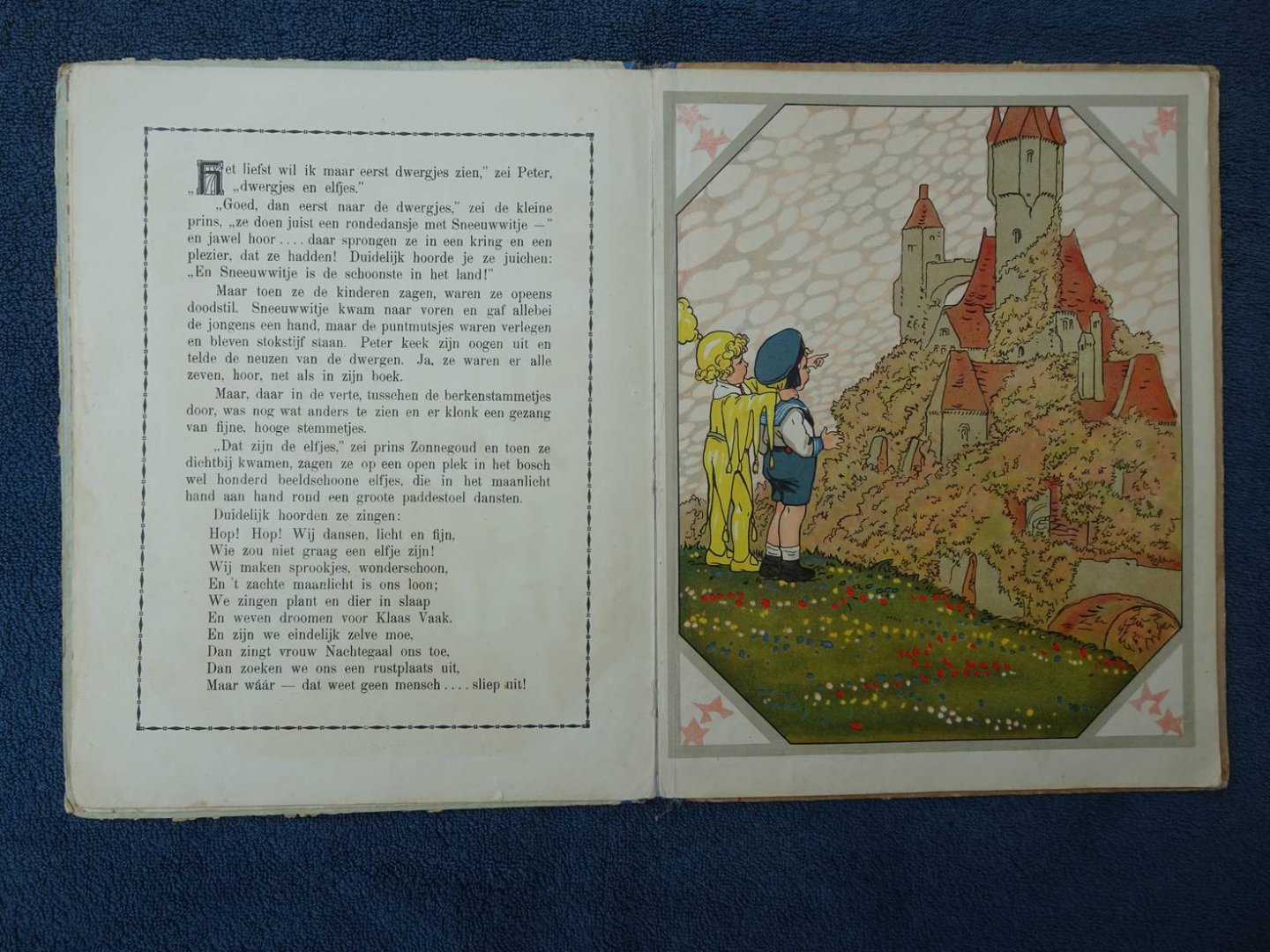 Hildebrandt, Marie. - Prins Zonnegoud gaat hand in hand met Peter door het Sprookjesland.