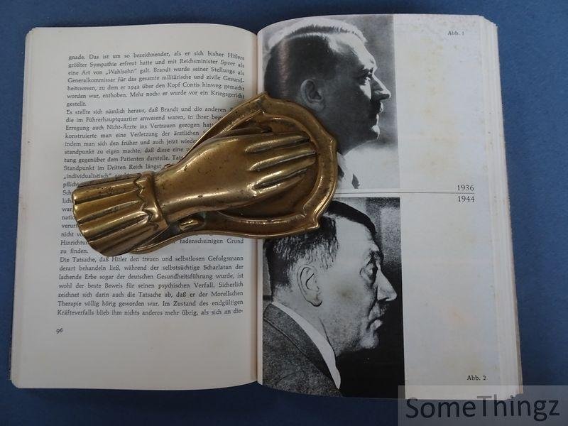 Röhrs, Hans-Dietrich. - Hitler - die Zerstörung einer Persönlichkeit. Grundlegende Feststellungen zum Krankheitsbild von Dr. med. H.-D. Röhrs. Mit 7 Abbildungen.