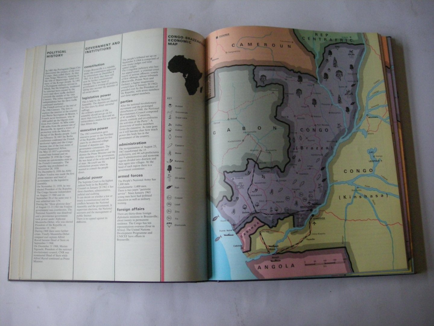 Yahmed, Bechir Ben, Ed. - Africa 69/70 -  A reference volume on the African continent. What Africa will be like in the year 2000, 20 dramatic economic projests/42 countries in pursuit of progress/tourism/politics etc