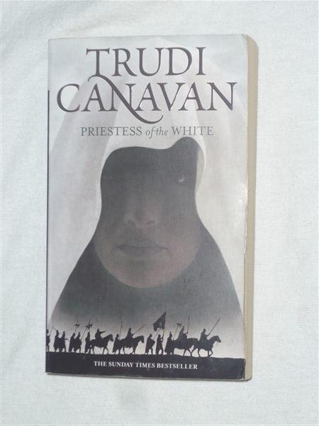 Canavan, Trudi - Age of the five, 1: Priestess of the White