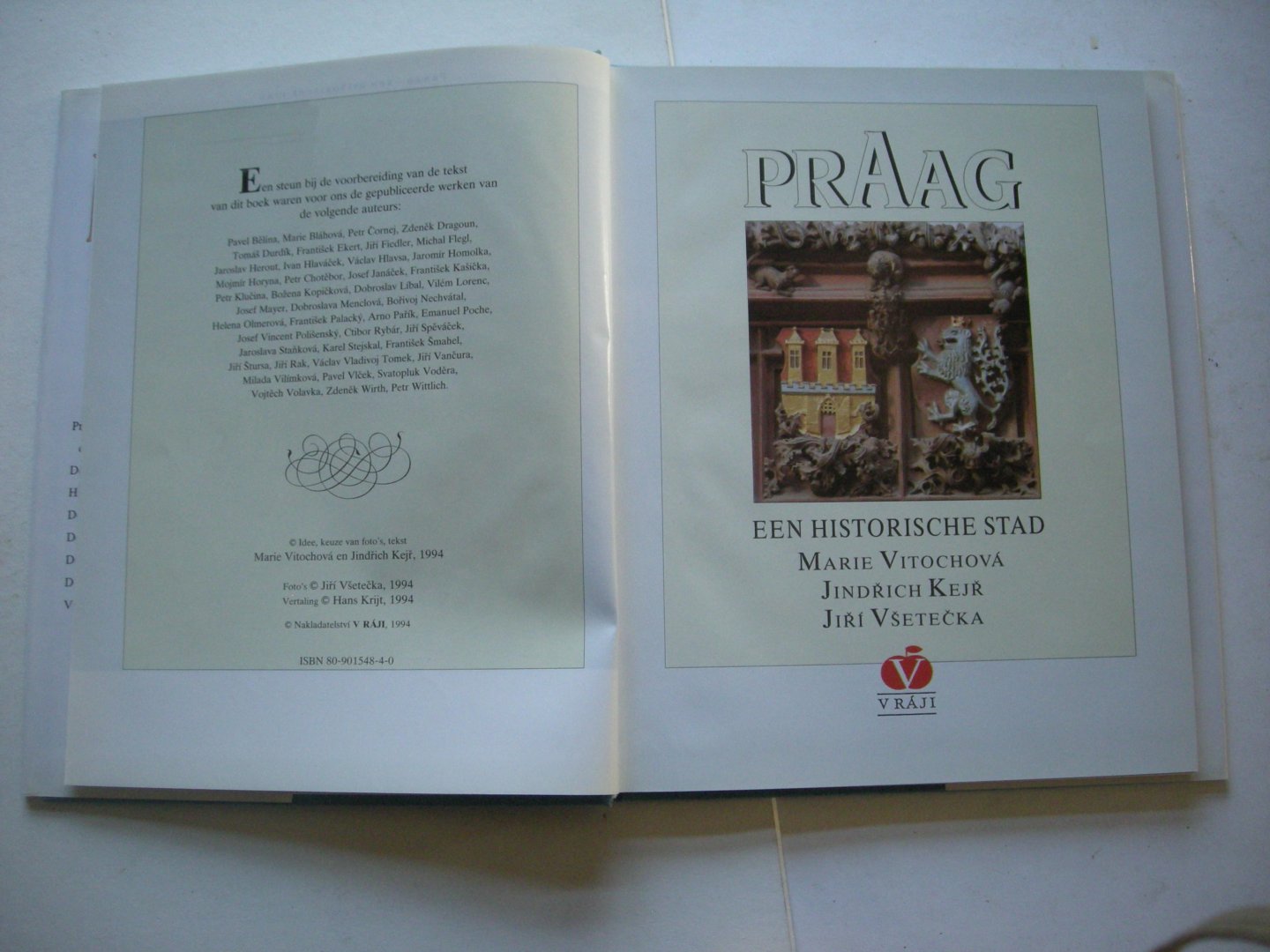 Vitochova, M. en Keir, J., tekst / Vsetecka, J., fotogr. / Krijt, H. vert.uit het Tsjechisch - Praag, een historische stad