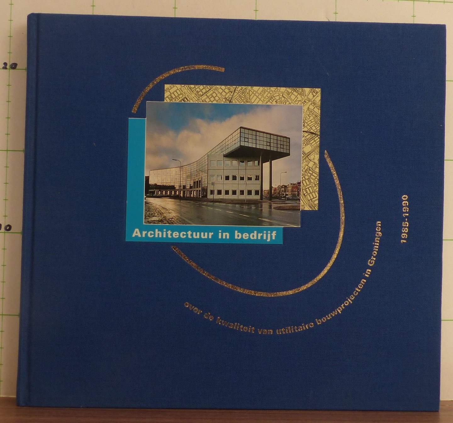 (voorw.) Heyning, H.Ch.M. - Tichelaar, S.H. - Architectuur in bedrijf, over de kwaliteit van utilitaire bouwprojecten in Groningen 1985 - 1990