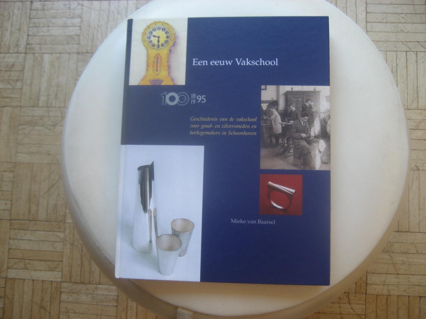 Mieke van Baarsel - Een eeuw VAKSCHOOL / Geschiedenis van de vakschool voor goud-en zilversmeden en horlogemakers