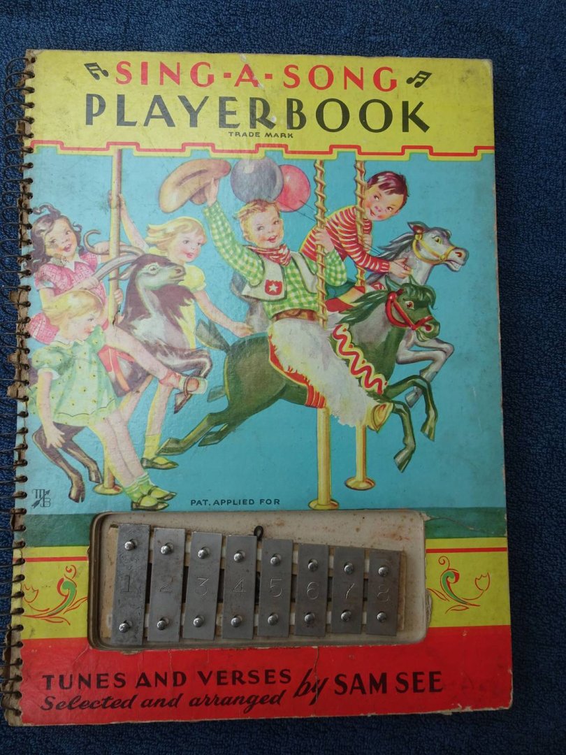 See, Sam. - Sing-a-Song Playerbook. Tunes and Verses, selected and arranged by Sam See.
