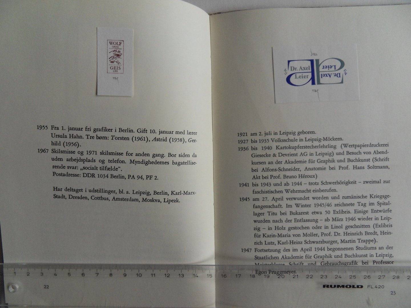 Ivenskij, S.G. - Gerhard Tag Exlibris. - Schrift - Gebrauchs - Graphik. - Einige Bemerkungen über die Kunst von Eigentums-Miniaturen eines Graphikers der DDR. [ Genummerd exemplaar 112 / 300 ].