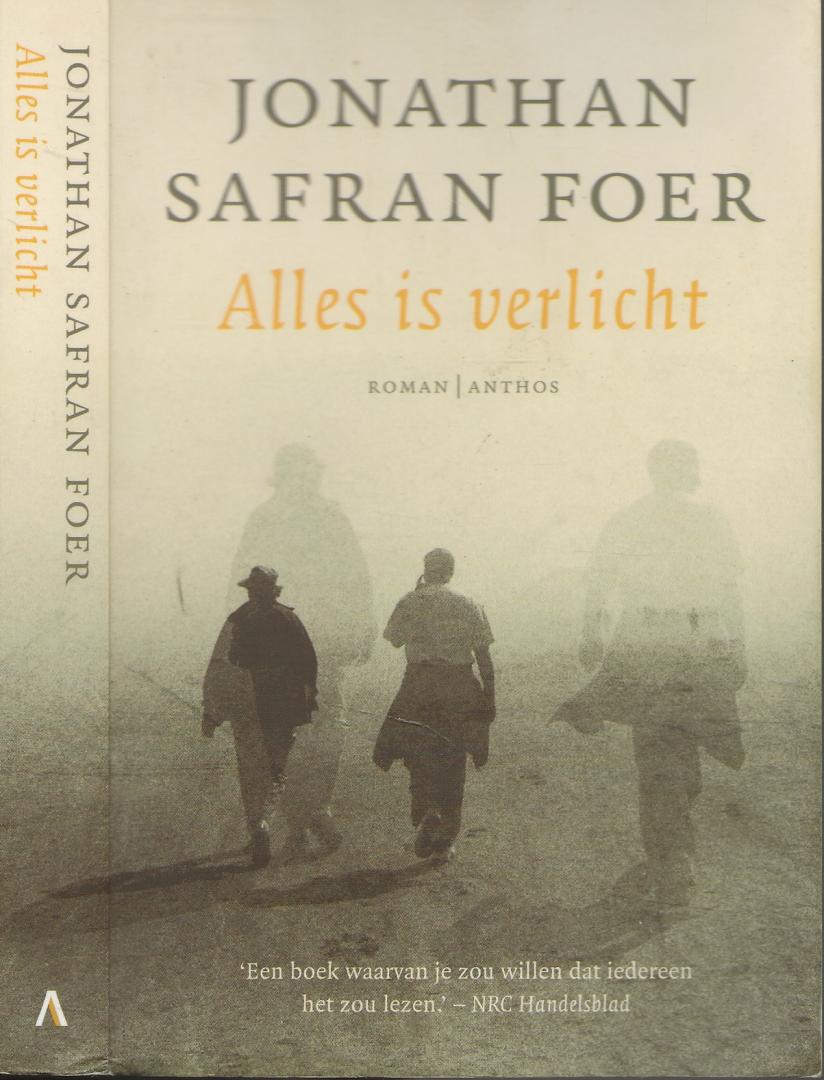 Foer, Jonathan Safran [1977] Vertaald door Peter Abelsen  Illustratie binnenwerk Anne Chalmers - Alles is Verlicht