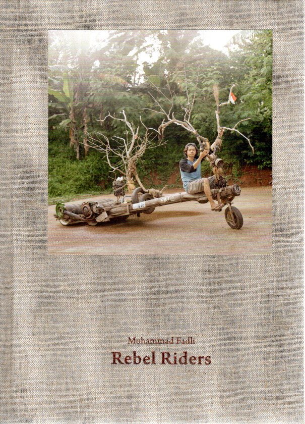 FADLI, Muhammed - Muhammed Fadli - Rebel Riders - [Loose inserted in rear pocket: 11 original Extreme Vespa Community Stickers & folding Supplement/index [36 x 26 cm. 24 pp.]