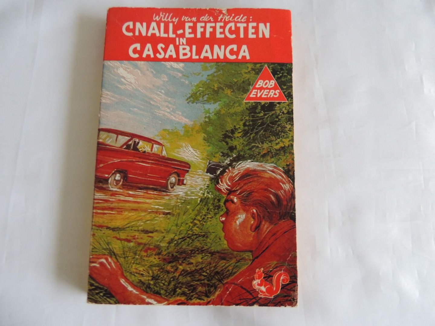 Heide, Willy van der (Wilhelmus Henricus Maria van den Hout. Geboren te 's-Hertogenbosch op 3 juni 1915, overleden te 's-Gravenhage op 24 februari 1985. Enkele pseudoniemen: Willy van der Heide, Willem W. Waterman, Sylvia Sillevis, Joke Raviera). - Cnall-effecten in Casablanca    ---  Bob Evers-serie  32 --- Avonturen in de stille Zuidzee B.1