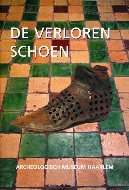 Zon, Tanja van der. - De verloren Schoen: Opgegraven schoenen uit de periode 1200-1800.