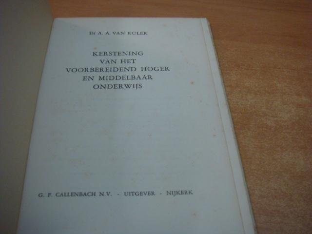 Ruler, A.A van - Kerstening van het voorbereidend hoger en middelbaar onderwijs