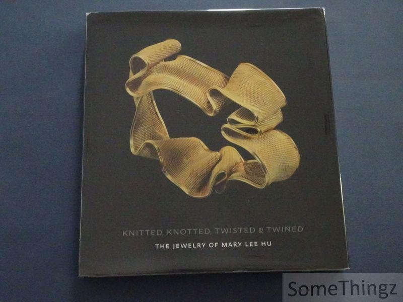 Jeannine Falino, Janet Koplos, Stefano Catalani - Knitted, Knotted, Twisted and Twined: The Jewelry of Mary Lee Hu.