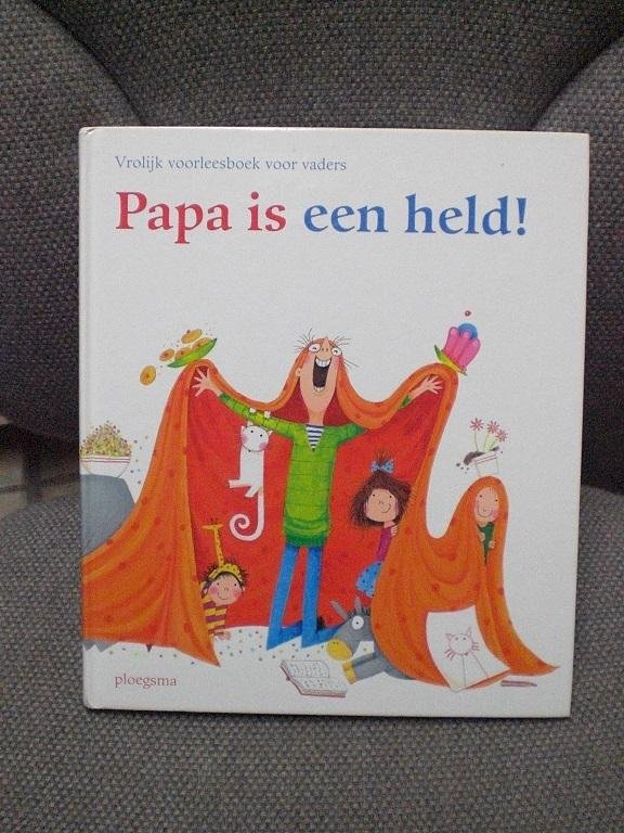 Samenstelling Lia Reedijk, Omslag Jeska Verstegen, Vormgeving Hannah Weis - Papa is een held! / vrolijk voorleesboek voor vaders