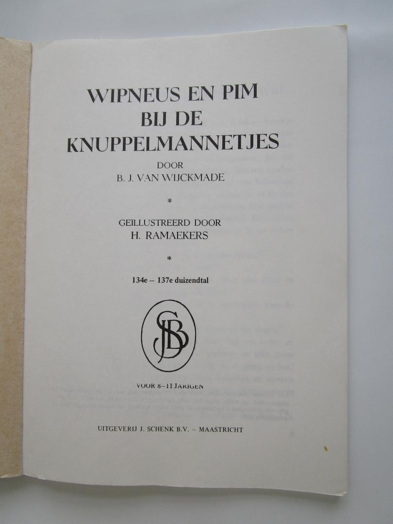 Wijckmade, B. J. van (auteur)  Raemakers, H. (illustraties) - 07 WIPNEUS en PIM  bij de Knuppelmannetjes