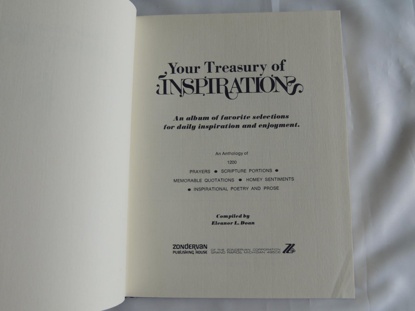 Eleanor L Doan - Your treasury of inspiration : an album of favorite selections for daily inspiration and enjoyment : an anthology of 1200 prayers, scripture portions, memorable quotations, homey sentiments, inspirational poetry and prose