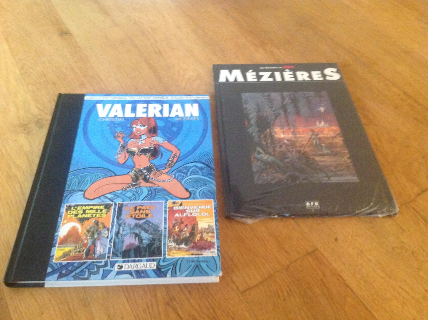 Christin /  Mézières - Valerian eerste drie verhalen in omnibus met  extra dossier.