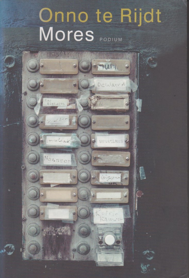 Rijdt (Leiden 1959), Onno te - Mores - Roman - Ward van Rigteren is vers uit de provincie aangekomen in een middelgrote studentenstad, waar hij zich de komende jaren zal verliezen in het leven als corpsstudent.