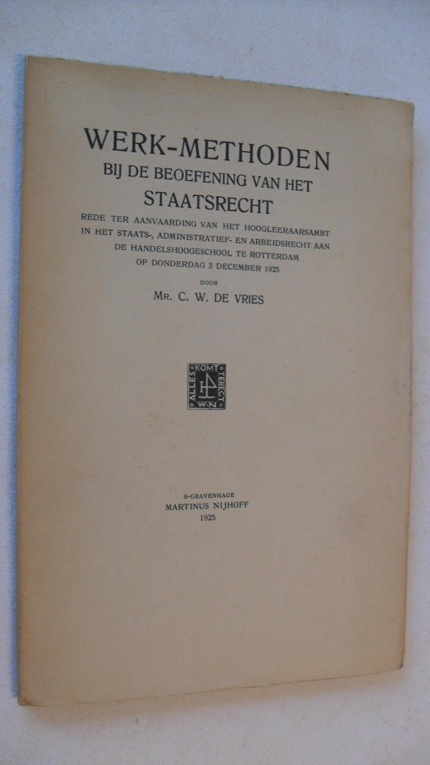 Vries Mr. C.W. de - Werk-methoden bij de beoefening van het STAATSRECHT ~ rede ter aanvaarding van ambt/ 3 sept. 1925