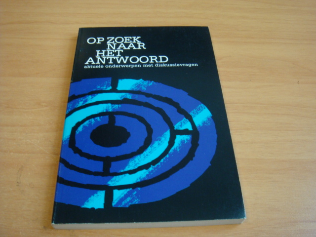 Diverse auteurs - Op zoek naar het antwoord - Aktuele onderwerpen met diskussievragen