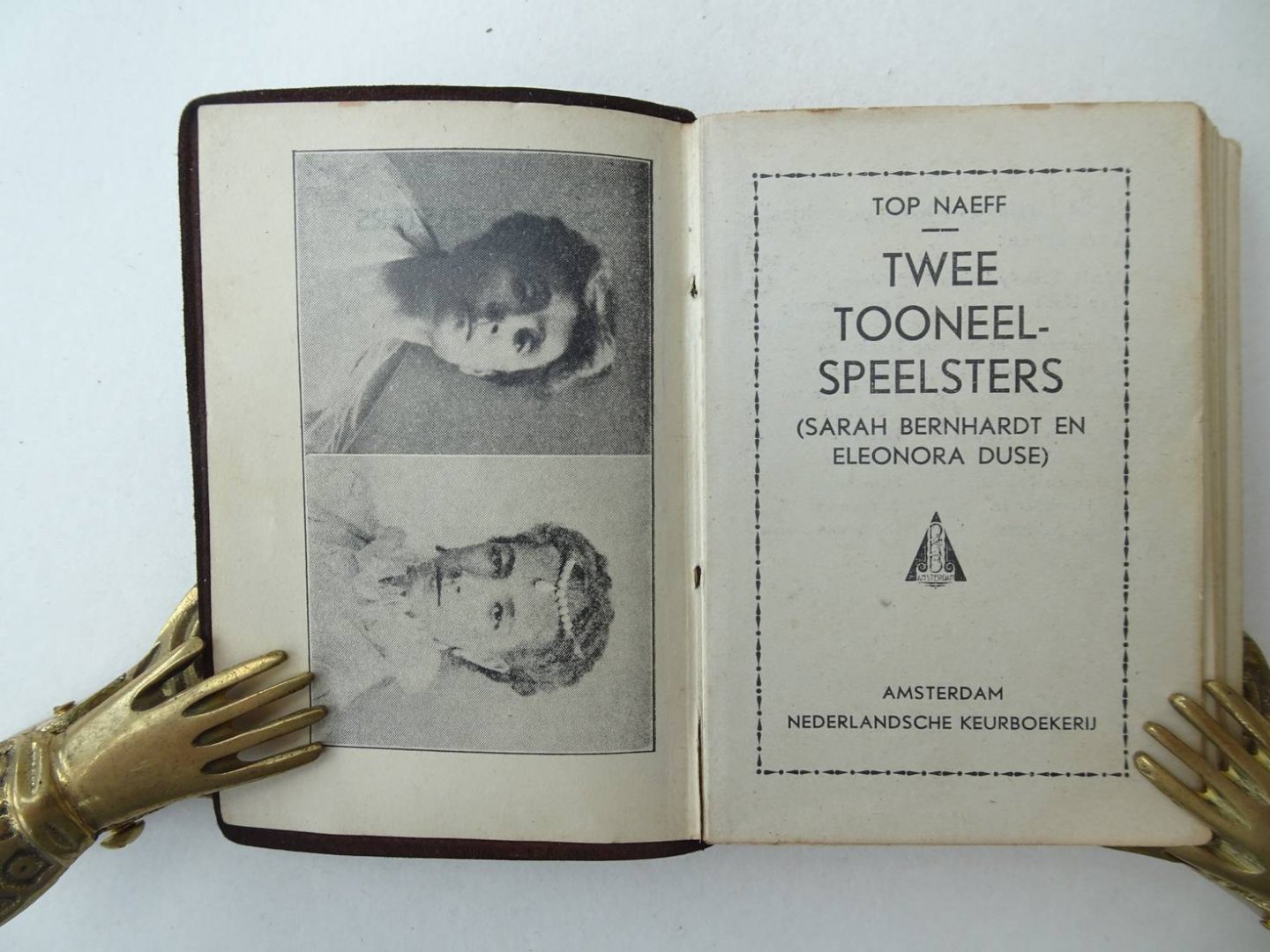 Naeff, Top. - Twee Tooneelspeelsters (Sarah Bernhardt en Eleonora Duse).