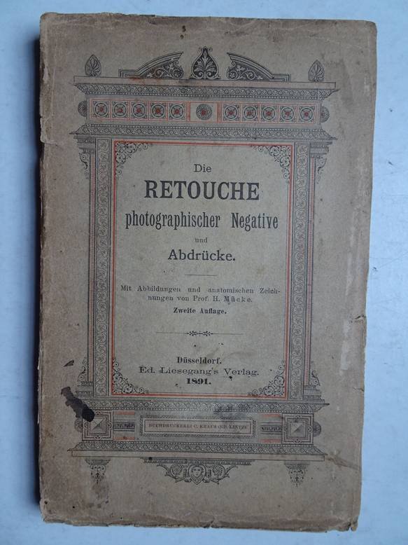 Mücke, H.. - Die Retouche photographischer Negative und Abdrücke. Mit Abbildungen und anatomischen Zeichnungen.