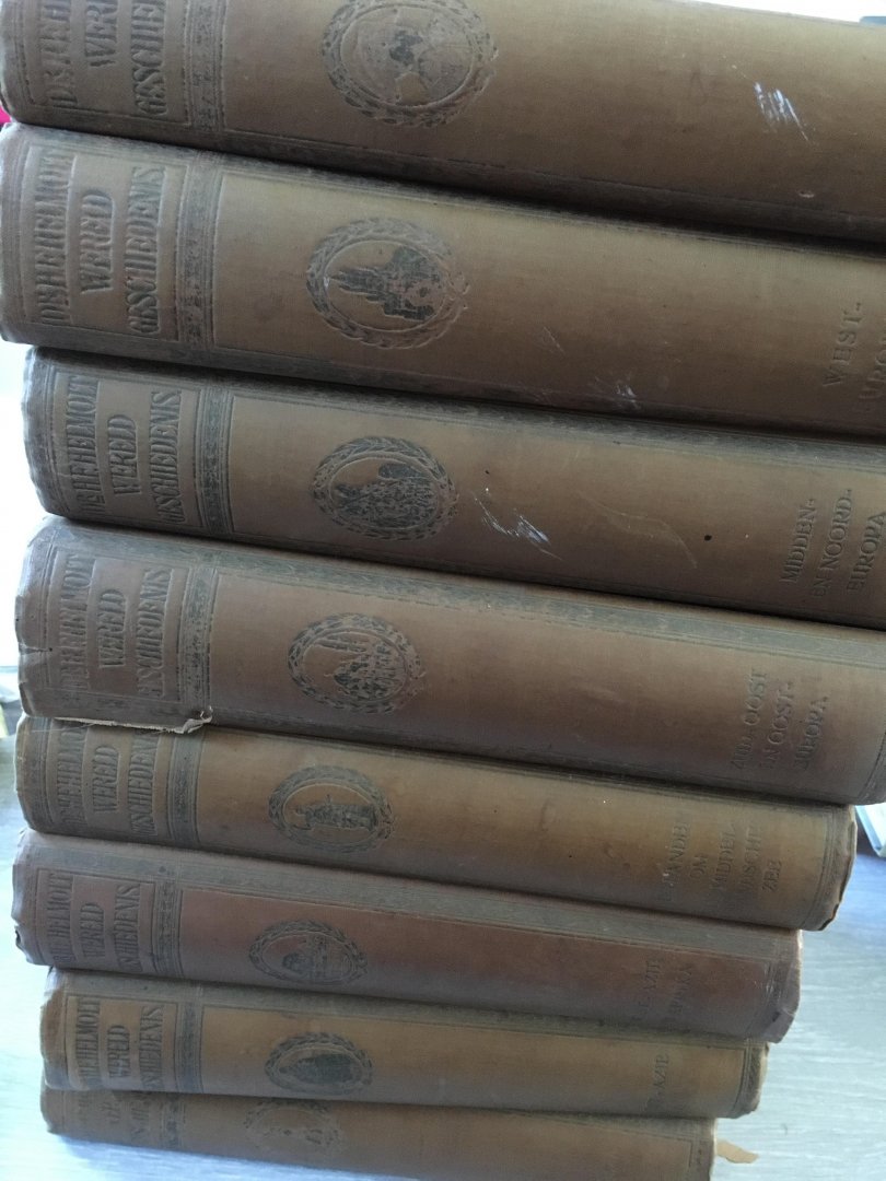 Dr. HF. Helmolt - Helmolt’s Wereldgeschiedenis; Landen en volken der vreemde werelddelen in woord en beeld. Onder leiding van Prof.Dr. H.Kern in het Nederlandsch bewerkt door G.Fuldauer en andere vakgeleerde. 8 delen