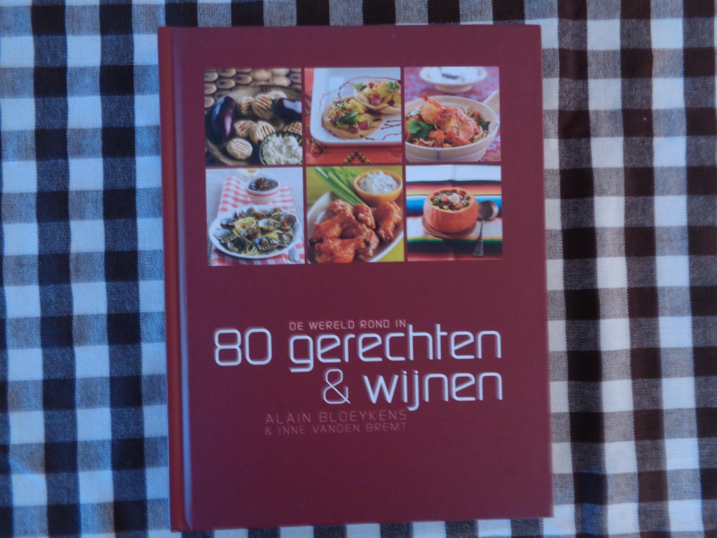Bloeykens, Alain, Bremt, Inne Vanden - De wereld rond in 80 gerechten en wijnen