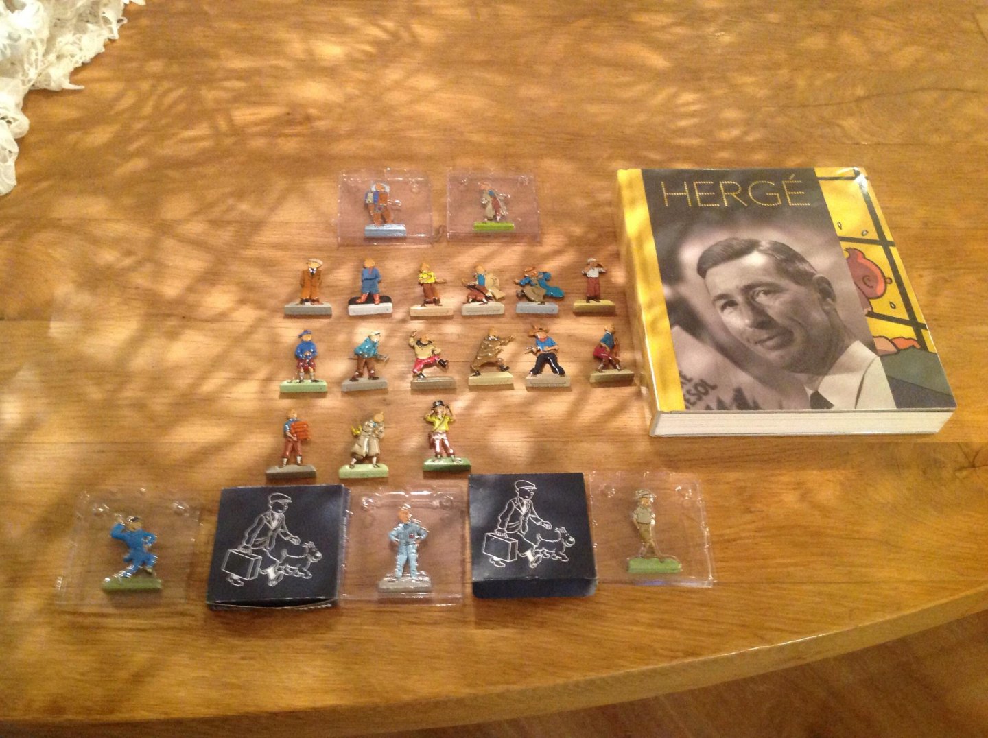  - Hergé. Met 20 stafiguren Kuifje