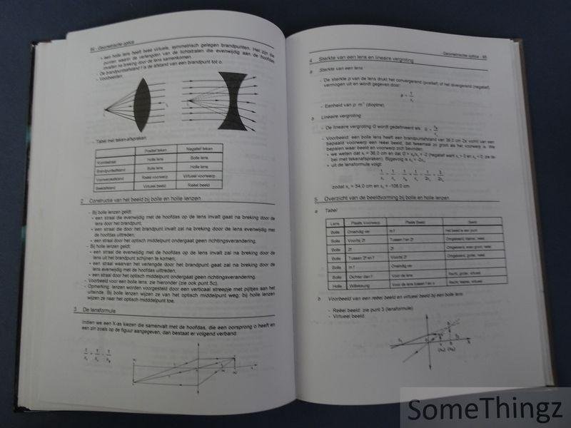Mike Nachtegael, Olivier Bernus en Maarten Geerts - Wetenschappelijk vademecum - Een synthese van de leerstof chemie en fysica.