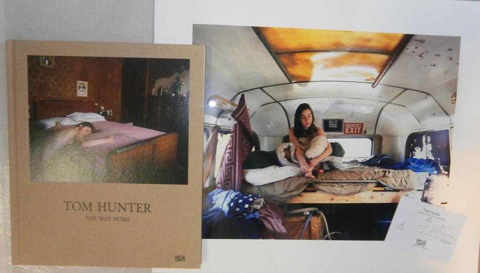 HUNTER, Tom - Tom Hunter - The Way Home + C-print - Traveller Series (Girl in the Bus) no. 6/25.
