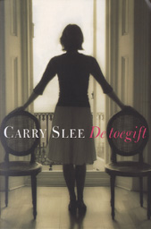 Slee (Amsterdam, 1 juli 1949), Carolina Sofia (Carry) - De toegift - Carry Slee beschrijft op indringende wijze de liefde tussen een jonge vrouw en haar twee geliefden. Ze zijn met elkaar verbonden door de pijn die ze in hun jeugd hebben ervaren, totdat de jonge vrouw voor zichzelf kiest.