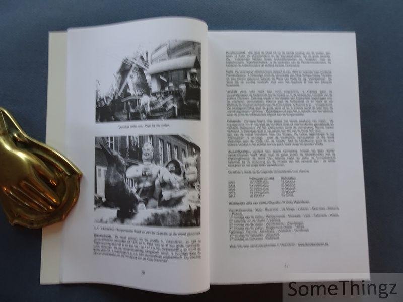 Saeys, M. en van Bossche, André. - Carnaval door de eeuwen heen: historiek & carnaval in Hamme. / Die Hamse Wuitens, 1956-2006.