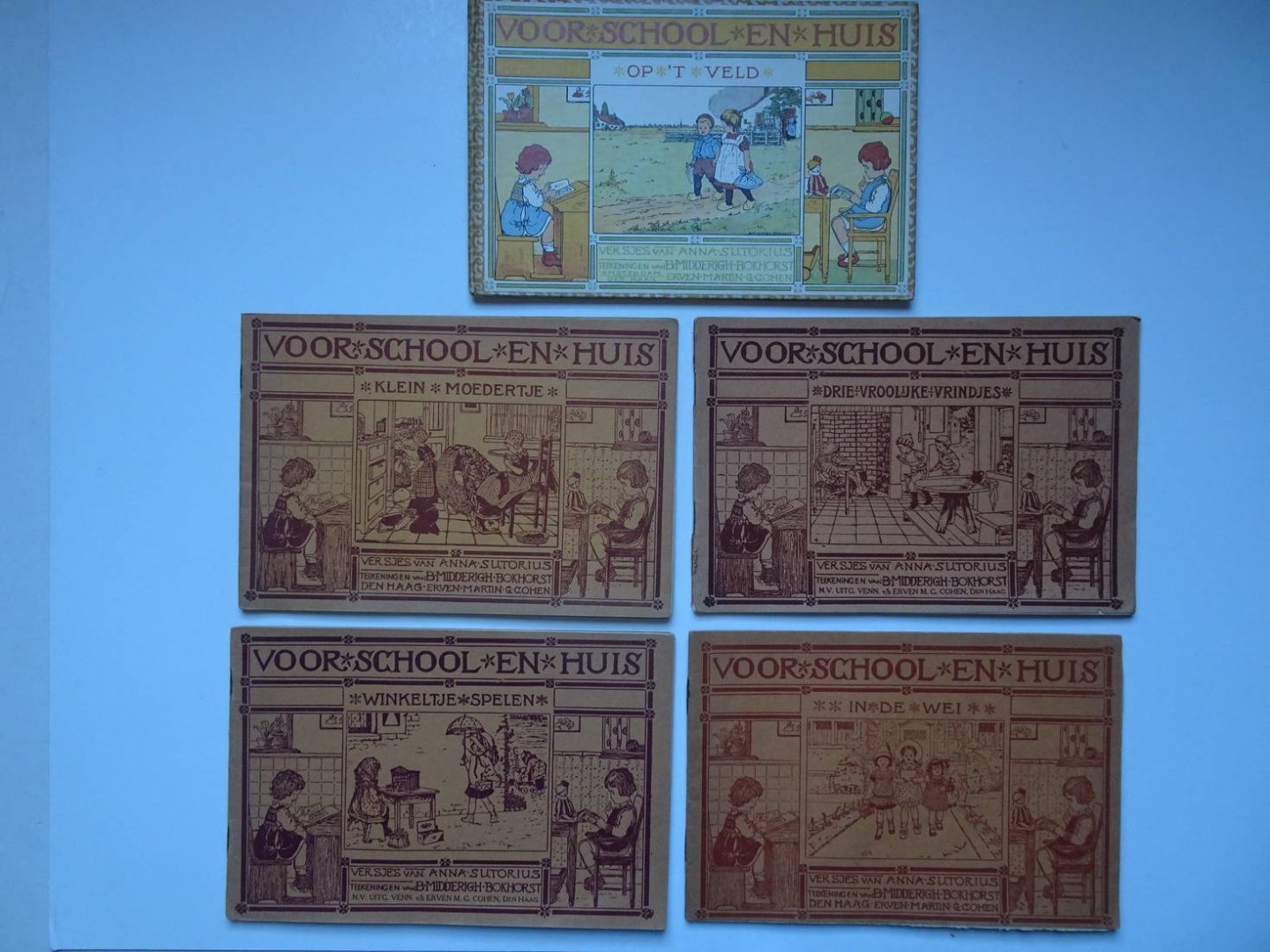 Sutorius, Anna & B. Midderigh-Bokhorst. - Voor school en huis. Op 't veld/ Klein moedertje/ In de wei/ Drie vroolijke vrindjes/ Winkeltje spelen.