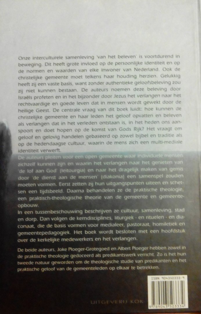 Ploeger , Albert . K . & Joke J. Ploeger - Grotegoed .  [ isbn 9789043503334 ] - De Gemeente en Haar Verlangen  . ( Van praktische theologie naar de geloofspraktijk van de gemeenteleden . ) De centrale vraag van dit boek luidt: hoe kunnen de christelijke gemeente en haar leden het geloof opvatten en -