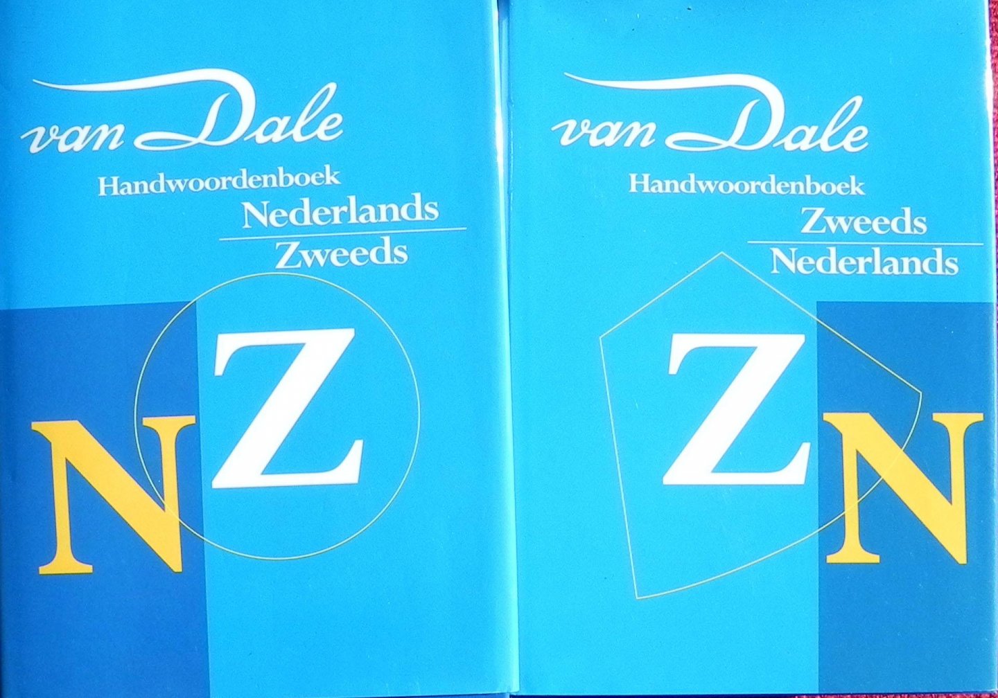 Van Dale - Van Dale. 2 handwoordenboeken Nederlands-Zweeds /Zweeds-Nederlands.