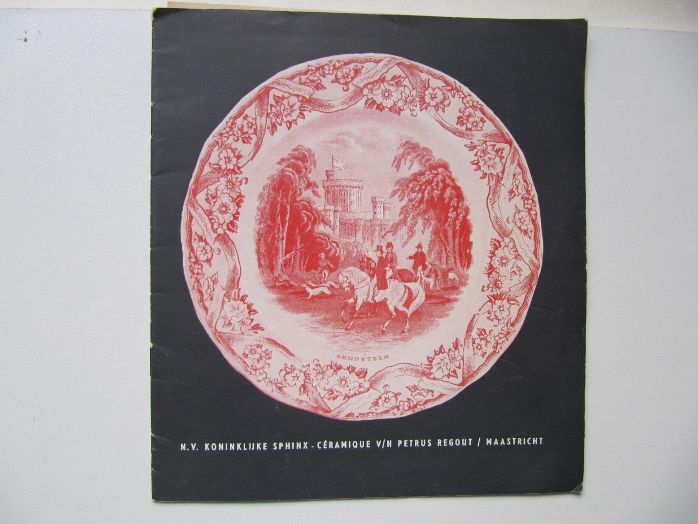  - 125 jaar Maastrichtse keramiek - Catalogus tentoonstelling Glorie van het Maastrichts aardewerk