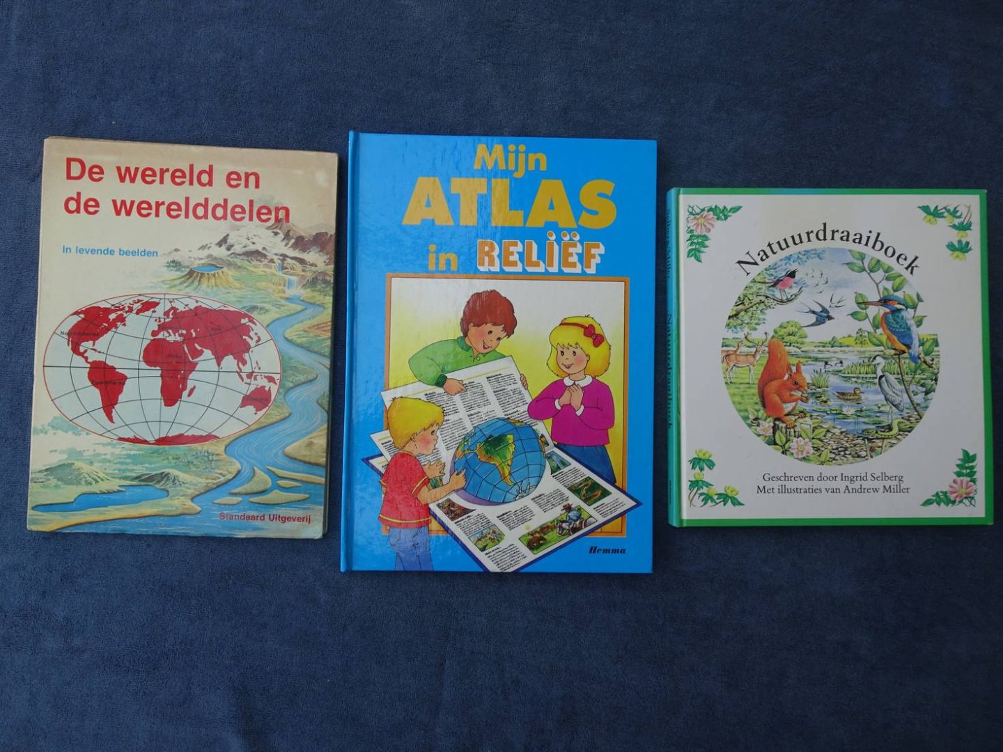Selberg, Ingrid, Andrew Miller, et al. - Natuurdraaiboek/ Mijn atlas in reliëf/ De wereld en de werelddelen in levende beelden. 3 delen