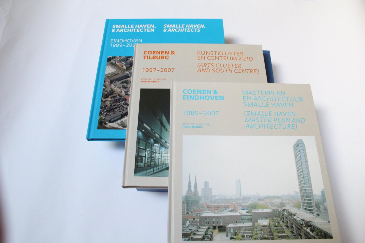 Hans Ibelings - 1) Coenen en Eindhoven. 1989-2007 / Masterplan en architectuur Smalle Haven - Masterplan and architecture 2)  Coenen en Tilburg. 1987 - 2007 /  kunstkluster en Centrum Zuid - Arts cluster and South Centre 3) Smalle haven 8 architecten - 8 architects