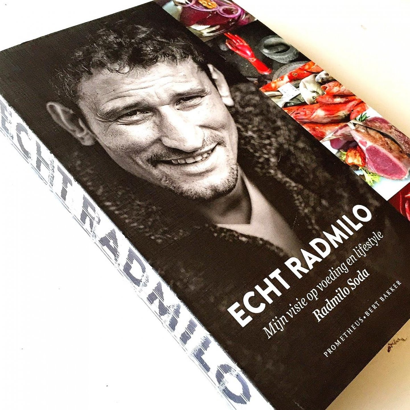 Soda , Radmilo . & Maaike Severijnen . [ ISBN 9789035141575  ] 2519 - Echt Radmilo . ( Mijn visie op voeding en lifestyle . )