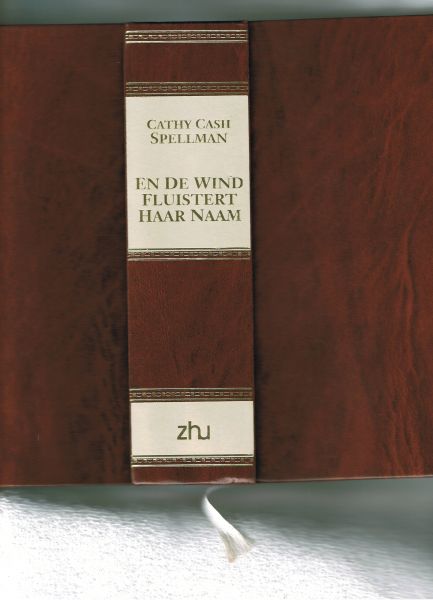 Spellman, Cathy Cash .. vertaling Janny Rosenau - Hes omslag ontwerp Sjef Nix - En de wind fluistert haar naam .. een lees juweeltje super dik dus uren leesplezier