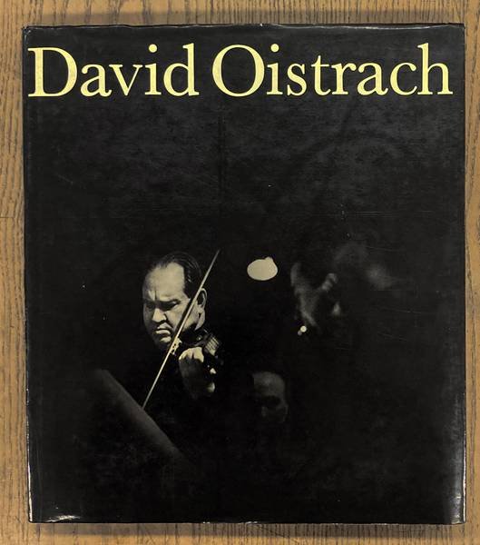 OISTRACH, DAVID - ERNST KRAUSE [ESSAY] & EVELYN RICHTER [FOTO]. - David Oistrach. Ein Arbeitsporträt.