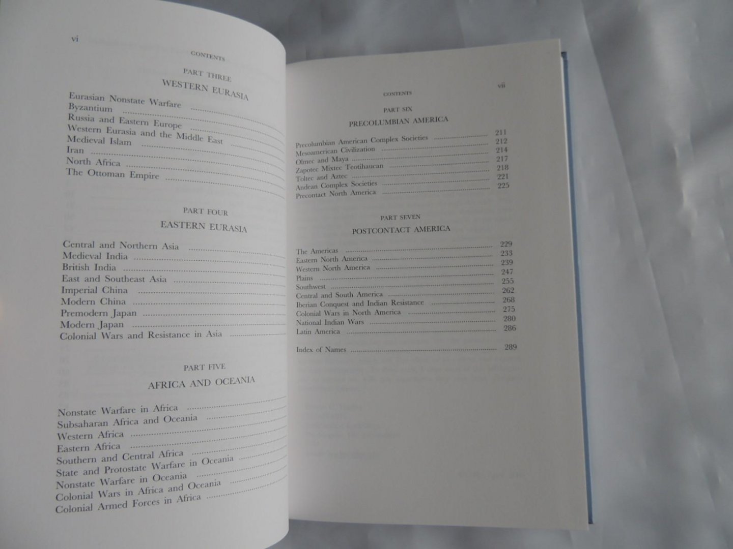 Barton C. Hacker, Kelly deVries - History of warfare. Volume 27, World military history annotated bibliography : premodern and nonwestern military institutions