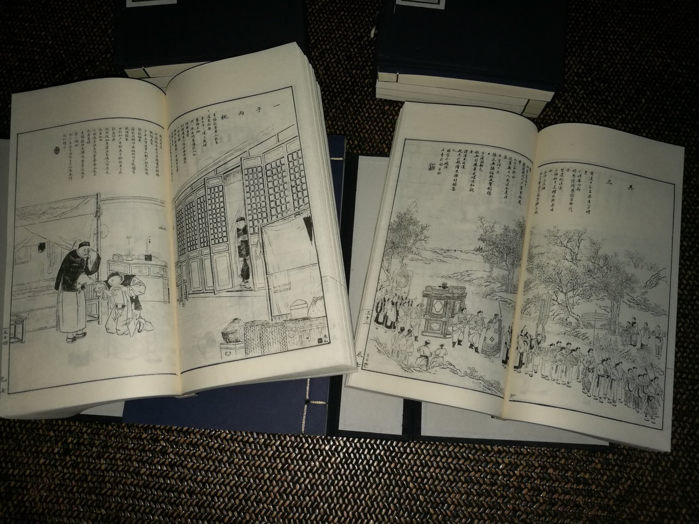 Shenbao "Shanghai News" - Dian Shi Zhai Hua Bao (点石斋画报)  12 Volumes (juan卷) in  3 Chinese Stijl omslagen   ( han函 )