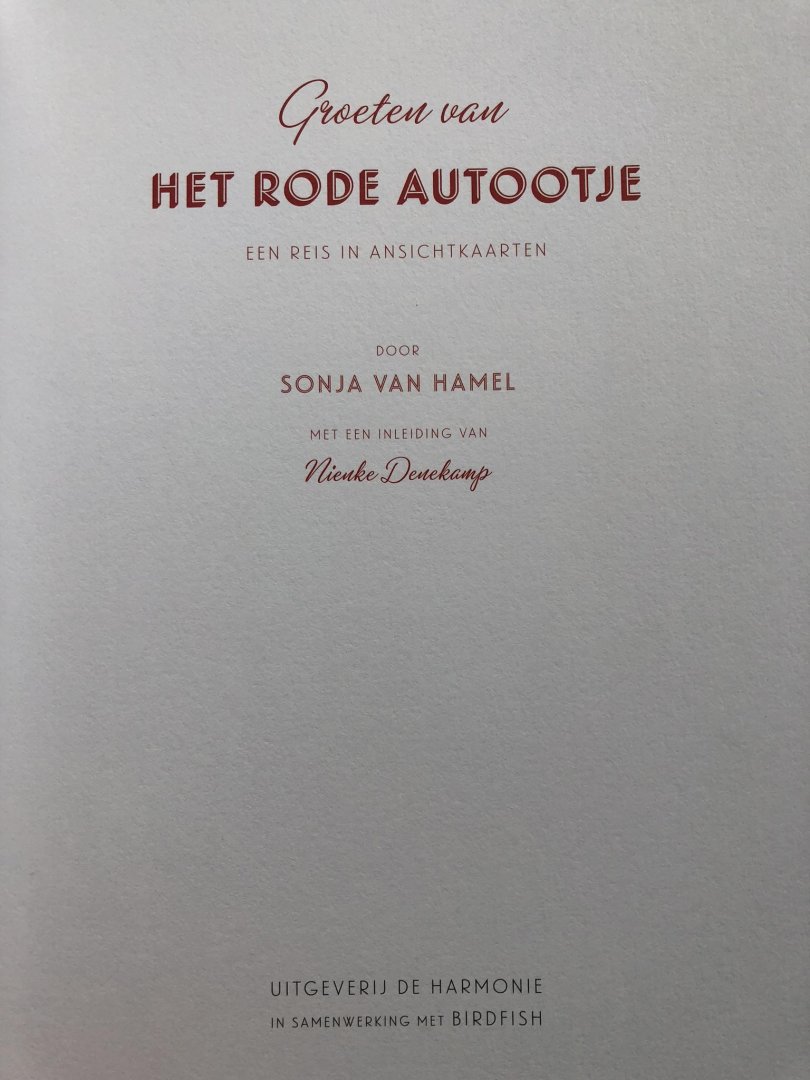 Hamel, Sonja van - Groeten van het rode autootje. Een reis in ansichtkaarten. Met een inleiding van Nienke Denekamp