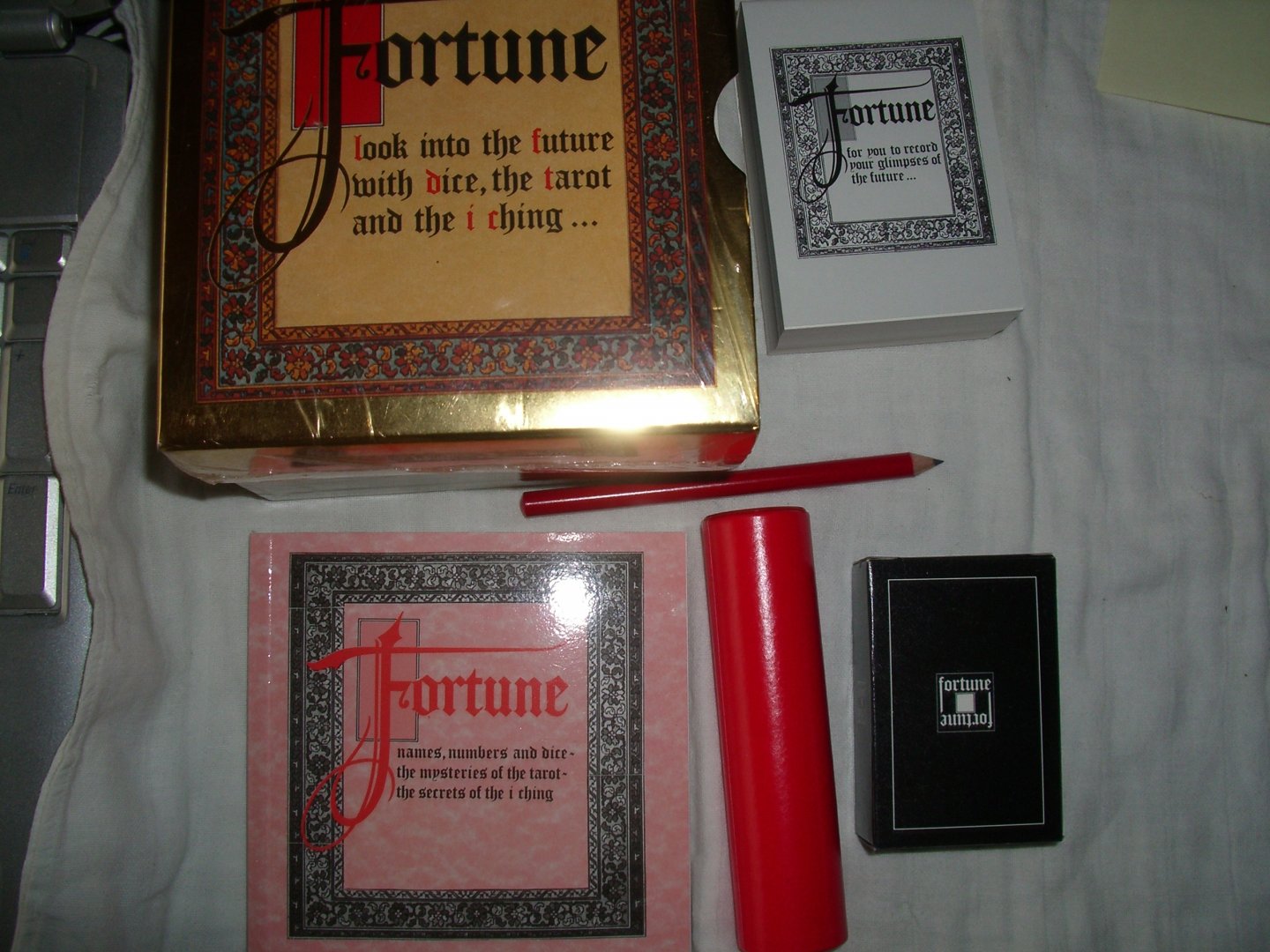 King, Francis X. - Fortune. Names numbers and dice-the mysteries of the tarot-the secrets of the i ching