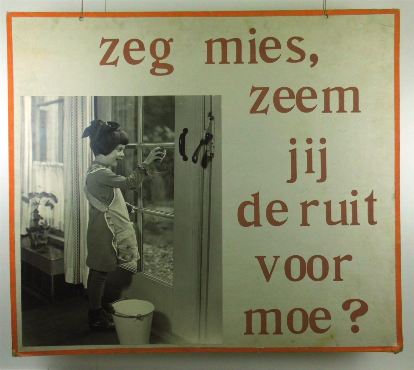 Mol, B., FOTO M.A.J. van Bommel - ( SCHOOLPLAAT ) . LEES MEE . Zeg Mies, zeem jij de ruit voor moe?