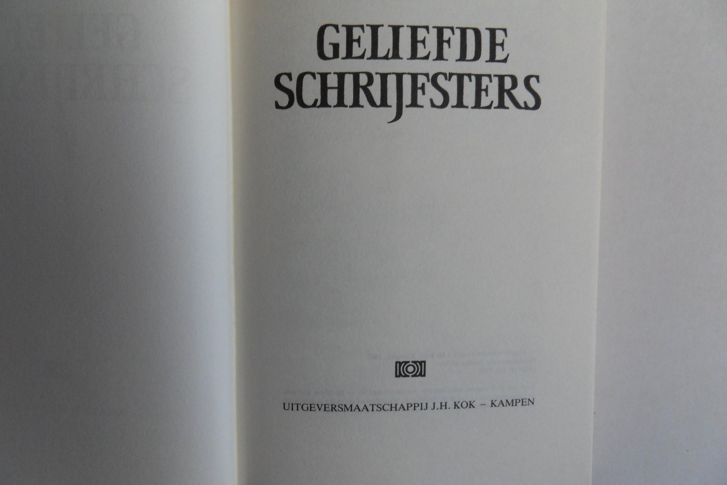 Ferwerda-van den Berg, Annie; Graaf, Anke de; e.a. - Geliefde schrijfsters. - 15 Korte Verhalen. [ merendeel niet eerder gepubliceerd ].