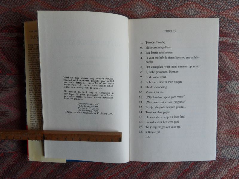 Thomas, Wally. - Uit de Blinde Stilte.- De levensgeschiedenis van Wally Thomas door hemzelf verteld. --- 1e ned. druk, 1960. Geb. in blauwe band. In zeer goede staat. Geen naam ingeschr. en geen onderstrep. Met het (l.b.) stofomslag met foto van auteur. 208 pp.