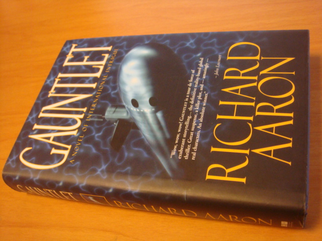 Aaron, Richard - Gauntlet - A novel of international intrigue