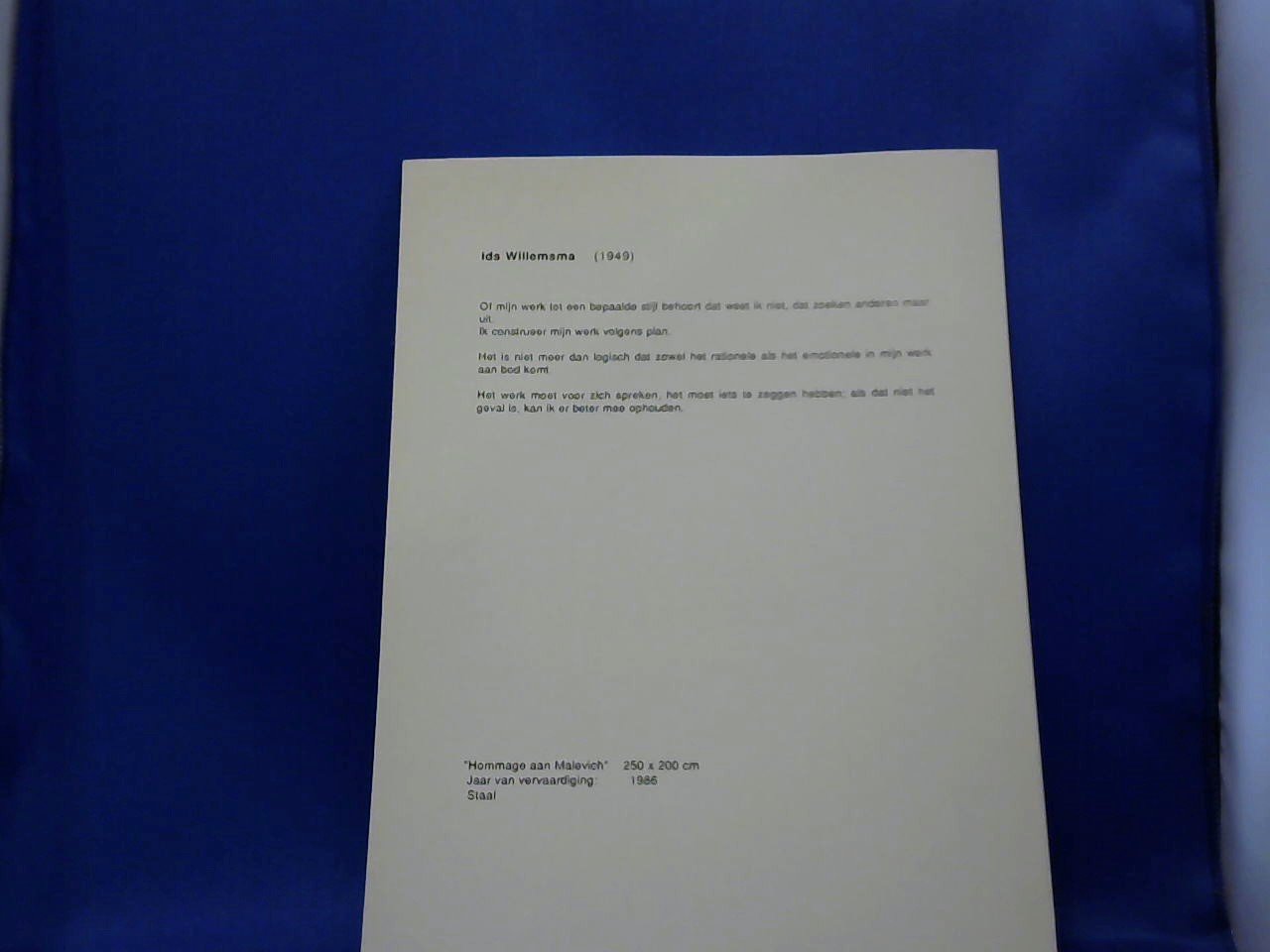 Simons Annette. - Geel vlak op wit fond