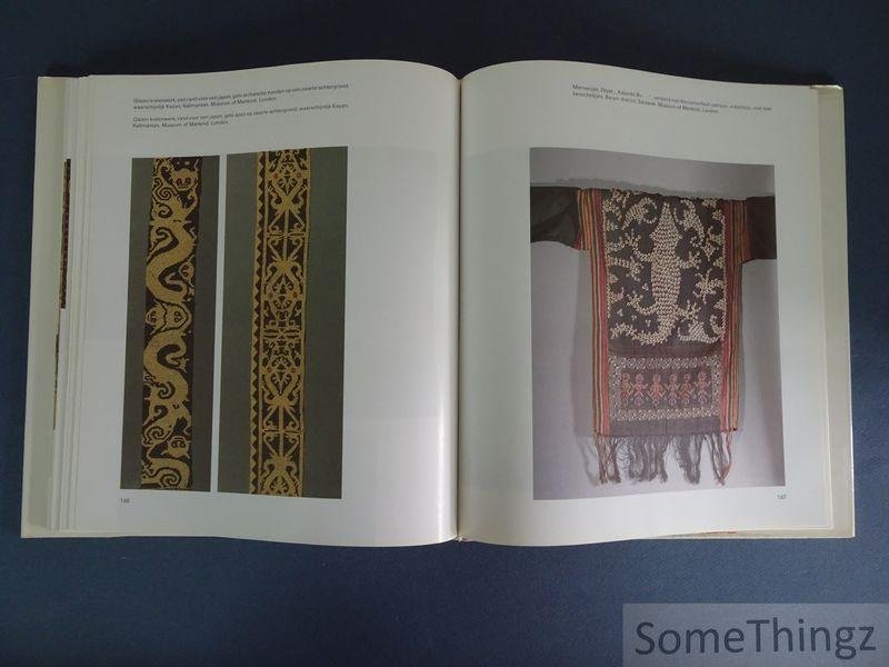 Forman, Bedrich. - Batik & Ikat: Indonesische textielkunst, eeuwenoude schoonheid.